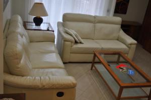 A seating area at Sand 228 Home