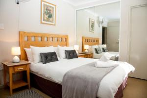 A bed or beds in a room at Perth Short Stays