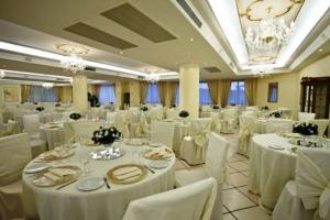a large banquet hall with white tables and chairs at Il Castello in Terzigno +36 photos