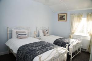 a bedroom with two beds and a window at Barney's Lodge in Malin