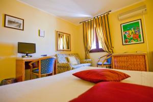 TV a/nebo společenská místnost v ubytování Hotel Elimo + 37 fotografií