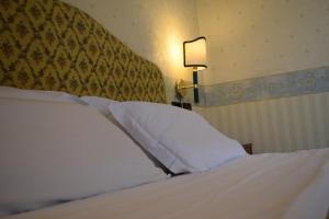 Postel nebo postele na pokoji v ubytování Hotel President Pomezia