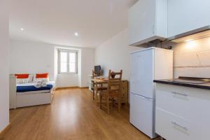 a room with a kitchen and a bedroom with a bed at Lisbon City Sweet Studio in Lisbon