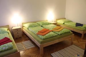 Győr Révfalu Apartmanにあるベッド