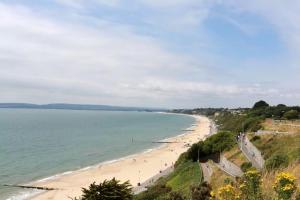 Pantai di atau dekat dengan apartmen