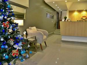 a christmas tree in the lobby of a hospital at Hotel Puesta del Sol in Encarnación