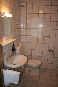 Ett badrum på Gästehaus am Berg