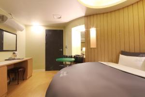 Gallery image of Hotel Chowon in Busan