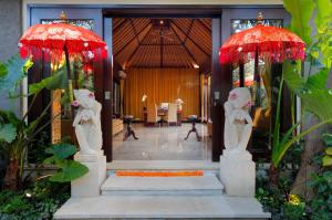 Ein Garten an der Unterkunft Mahagiri Villas Sanur