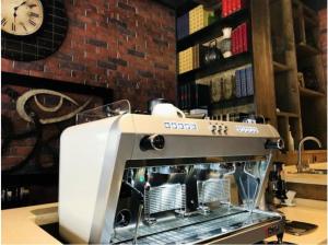 Příslušenství pro přípravu čaje a kávy v ubytování James Joyce Coffetel Beijing Gulou street, Nanluoguxiang