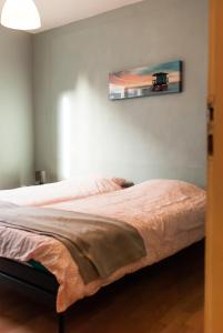 Un pat sau paturi într-o cameră la danish house 6/8 ps maison Danoise tout confort