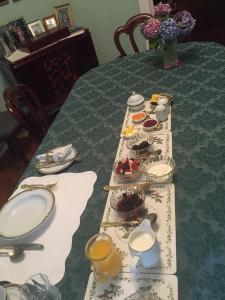 A restaurant or other place to eat at Exley House B&B