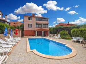 Bazén v ubytování Apartments Silvana 1183 nebo v jeho okolí