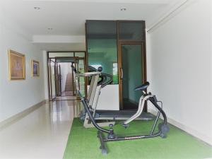 Фитнес център и/или фитнес съоражения в Sasi Nonthaburi Hotel