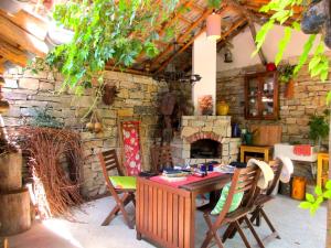 Φωτογραφία από το άλμπουμ του Lavender Lodge σε Rupkite