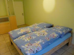 Ένα ή περισσότερα κρεβάτια σε δωμάτιο στο Ferienwohnung Christa
