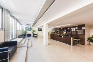 A kitchen or kitchenette at Hotel Romina
