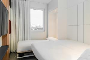Postel nebo postele na pokoji v ubytování ibis budget Brugge Jabbeke