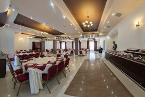 Restoran või mõni muu söögikoht majutusasutuses Alpina Resort by Stellar Hotels, Tsaghkadzor