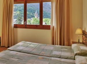 Łóżko lub łóżka w pokoju w obiekcie Hostal Vall d'Àssua
