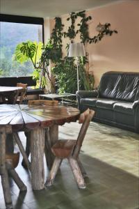 Posezení v ubytování Hostal Vall d'Àssua