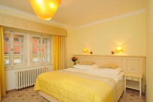 Postel nebo postele na pokoji v ubytování Hotel Metamorphis + 37 fotografií