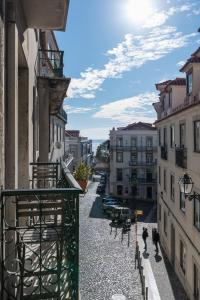 desde el balcón de un edificio en Strategically Located, Pleasure Guaranteed en Lisboa