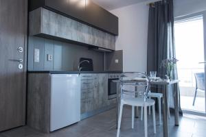 a kitchen with a table and chairs in a kitchen at House Okto in Alexandroupoli