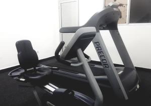 Das Fitnesscenter und/oder die Fitnesseinrichtungen in der Unterkunft Grand Hotel Central Conakry