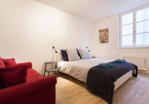 Un pat sau paturi într-o cameră la At home in the center of Colmar