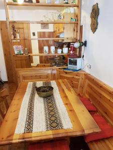 a kitchen with a wooden table in a room at Appartamento Borgo Rio Muri in Auronzo di Cadore