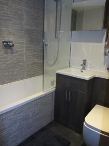 Ванна кімната в Hesmonds Oast Lodge