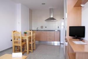 A kitchen or kitchenette at Hotel Albanta