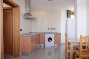 A kitchen or kitchenette at Hotel Albanta