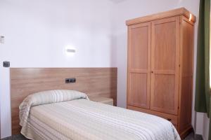 A bed or beds in a room at Hotel Albanta