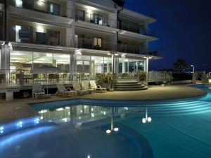 a hotel with a swimming pool at night at Casa Del Mar in Roseto degli Abruzzi