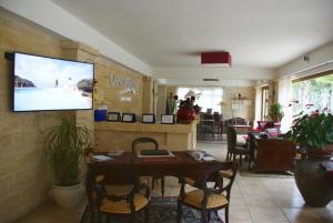 TV a/nebo společenská místnost v ubytování CapoSperone Resort