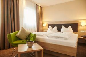 Postel nebo postele na pokoji v ubytování Flair Hotel Grüner Baum