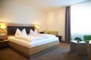 Postel nebo postele na pokoji v ubytování Flair Hotel Grüner Baum