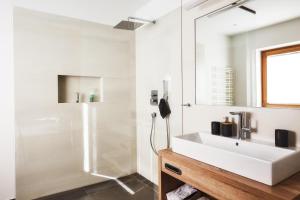 Koupelna v ubytování Top modernes Ferienhaus mit Sauna! Nicht weit vom Skilift + 8 fotografií