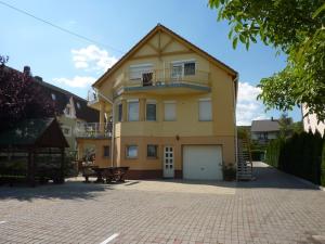 Budova, v ktorej sa apartmán nachádza