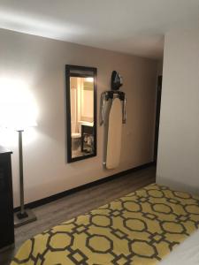 Letto o letti in una camera di Baymont by Wyndham Phoenix I-10 near 51st Ave