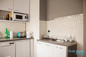 A kitchen or kitchenette at Apartment Double Sapphire Time