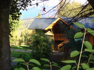a log cabin with a porch and a deck at Búngalows Osa Mayor in Villa La Angostura