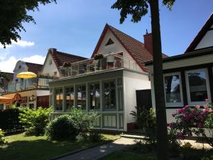 a house with a conservatory on the side of it at Haus Am Strom 50 in Warnemünde