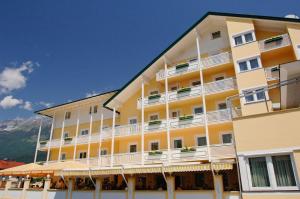 Nespecifikovaný výhled na hory nebo výhled na hory při pohledu z hotelu