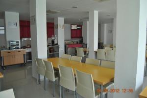 Kuchnia lub aneks kuchenny w obiekcie Albergue Inturjoven Jerez De La Frontera