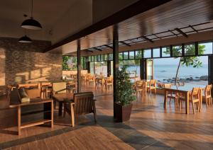 Ein Restaurant oder anderes Speiselokal in der Unterkunft Anda Lanta Resort 