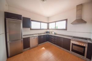 Kuchyň nebo kuchyňský kout v ubytování Villas Blancas