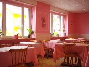Restaurant o un lloc per menjar a Hotel Les Sapins